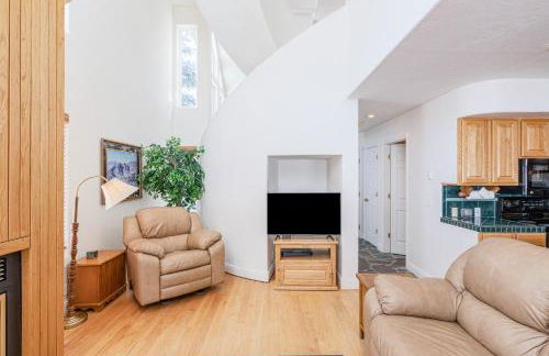 Year-Round Base with Balcony and Mtn Views in Driggs! - Foto 6