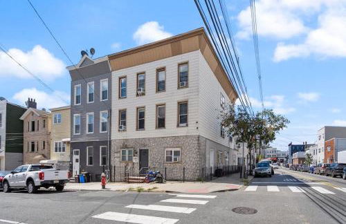 New and Beautiful 2BR Apt in Prime Spot 20 Min to NYC - Foto 33