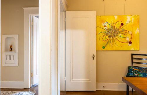 Holiday Group Winter Retreat at 4BR Victorian Home in UT Campus& Downtown - Foto 24