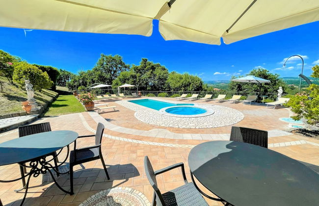 Pool, Jacuzzi and Events Room - Charming Villa in Umbria - Sleeps 24 - Lake View - Foto 60