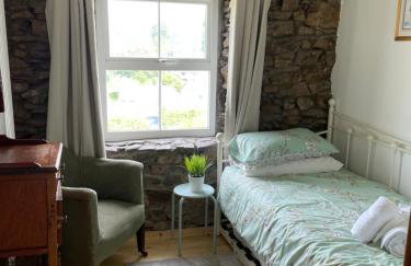 Buttercup Cottage, located in the gateway to Eden! - Photo 18