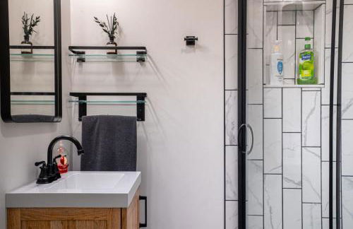 Historic Route-66 Bungalow - Photo 14