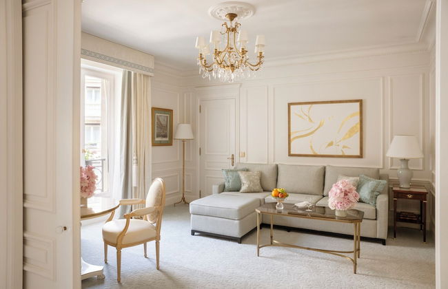 Four Seasons Hotel George V - Photo 35