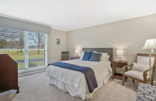 Gorgeous Creek Side Ranch-Style Estate With Dock - Foto 27