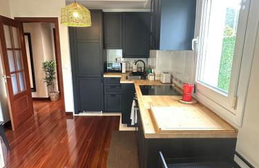 Reformado con Piscina y Jardín - Foto 13