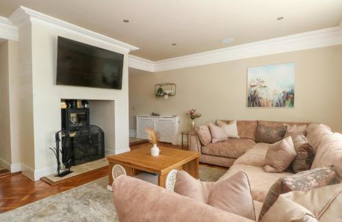 Meadow Manor And Spa - Photo 8