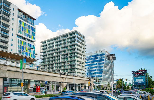 Charming Oasis Close to Airport & Downtown - Photo 40