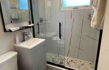 Cozy Home near O HARE fast internet 6 cars parking space - Foto 33