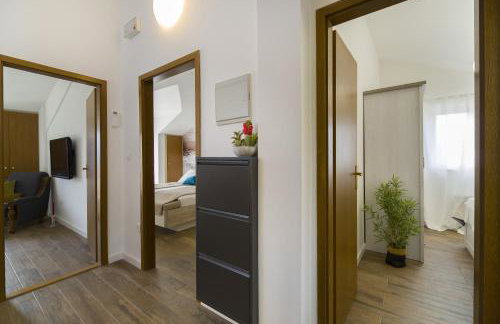 Villa Vision with Heated Pool & Jacuzzi in Sestanovac - Foto 26