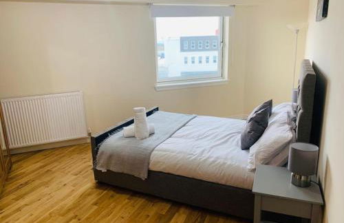 Modern 2 Bed Apartment, Close to Gla Airport & M8 - Foto 15