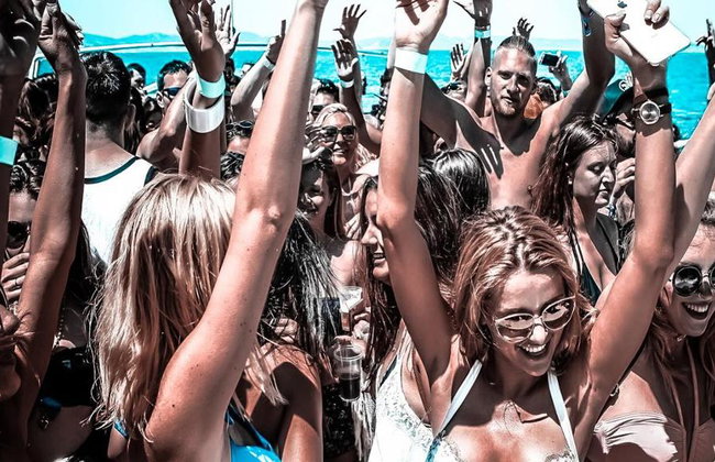 Aftersun em Catamarã - Apenas Adultos - Saindo de Platja d'en Bossa - Foto 2