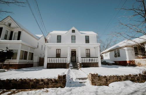 Modern 5BR DC Home Free Parking Steps from Metro Family-Friendly - Photo 41