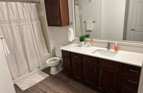 Convenient Spacious 2Bed 2Bath - Foto 9