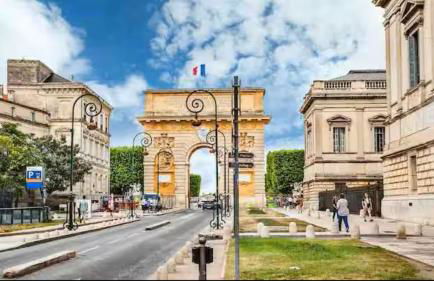 Charming 1 Bedroom Apartment with terrace air conditioning and private parking - Photo 22