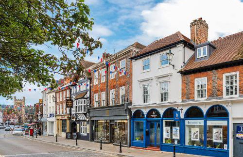 Period Henley 2 bed apt with parking for 1 car - Foto 2