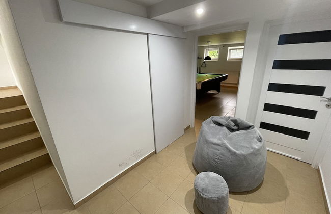 Modern House with Garden - Photo 17