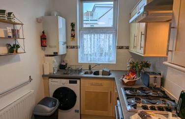 SWANAGE WELL PRESENTED 2 BEDROOM APARTMENT CLOSE to BEACH - Photo 2