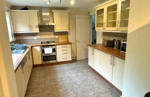 Big 6 bedroom house in Biddenham with 3 bathrooms - Foto 10