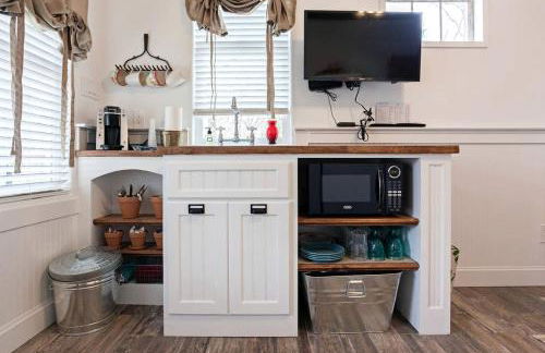 Rustic and Romantic Cabin with Breakfast Included near Royse City, Texas - Foto 3