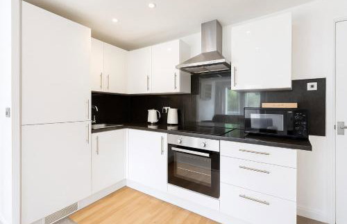 8 Person, 4 Bedroom Light, Warm & Modern Apartment - Foto 9