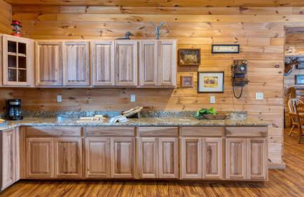 Mins to Hunter Mountain • Sleeps 36 • Pool Spa Games Bar Cozy Peaks Lodge by AvantStay - Foto 17