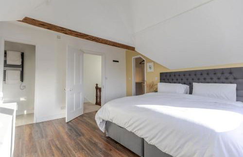 Stylish 3-Bed Home - 2 Mins to Beach & Town - Foto 41