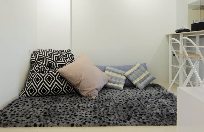 Stylish and Modern 2BR Bassura City Apartment - Photo 21