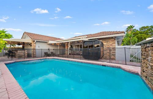 Luxe 4BR Waterfront w Htd Pool 5min to Beach - Foto 107