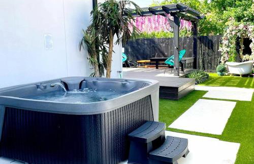 Houston's Downtown Bloom House - Spacious Floral Escape for Groups - Foto 52