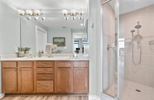 Luxury Condo at Cape Harbour Marina, Water Views! - Foto 24