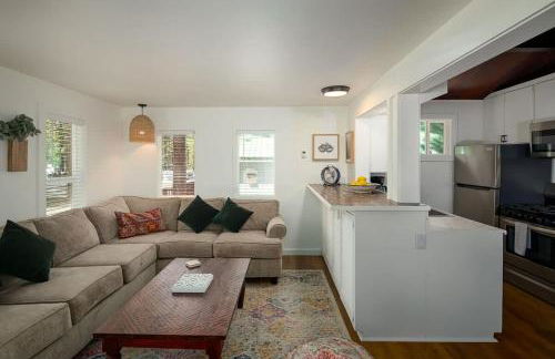 The Brook Ave Bungalow - Photo 12