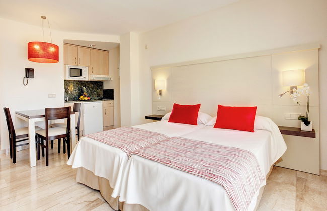 Grupotel Alcudia Suite - Photo 8