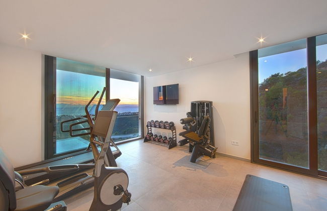 Villa in Marbella With Private Heated Pool - Photo 27