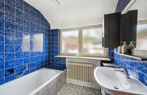 kostengünstige Wohnungen für Monteure in Zizishausen-Nürtingen, WiFi, Smart TV, Parkplatz, Autobahn A8, Stuttgart - Photo 9