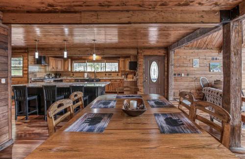 Luxury Lakeside Mountain Escape with Wraparound Deck Near Terra Alta, West Virginia - Foto 12