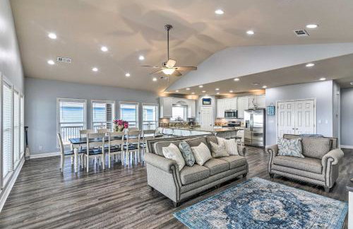 Group Getaway with Deck, Steps to Crystal Beach! - Foto 7