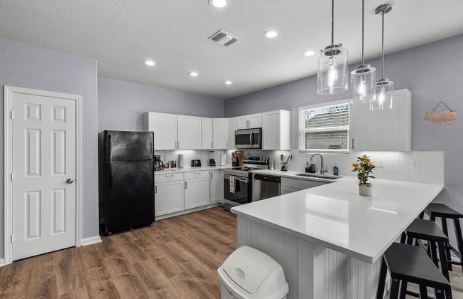 Retreat to a Brand-new Downtown Home 4br/3ba! - Photo 10