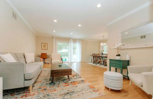 5 bedrooms with 4 Full Bath Fire Pit BBQ and Plush Amen on 1 2 acre - Photo 10