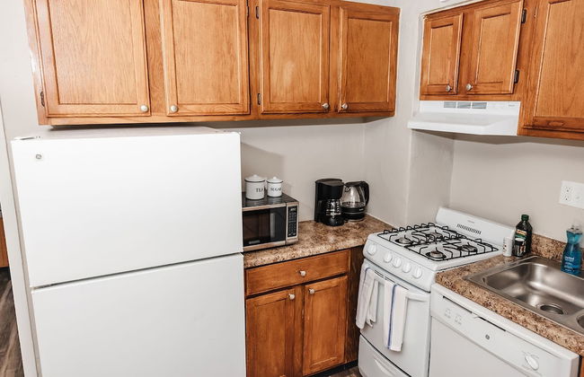 Convenient Apt W/shopping, Dining & Freeways - Photo 4