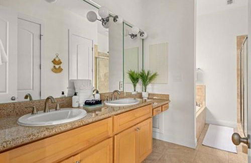 Modern Beach Haüs 4 min walk to beach w/ pool BBQ - Foto 13