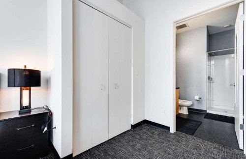 West Loop - City Views With In & Out Parking 2 - Photo 7