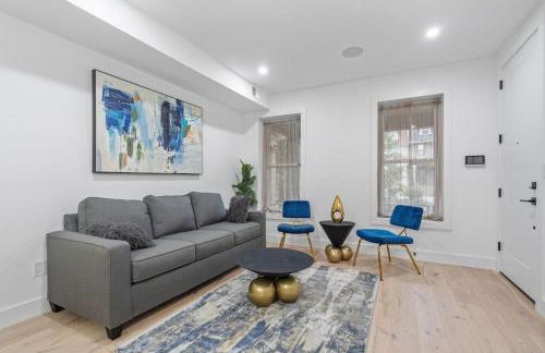 Capitol View 2 DC Townhouse Condo with Private Backyard and Garage Parking - Foto 3