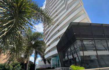 Apartamento confortável, localização extra -recepção 24h- Varanda com vista panorâmica - Foto 1