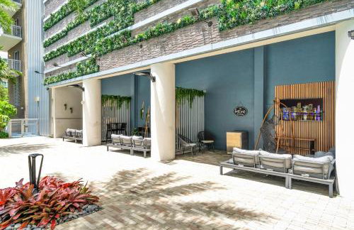 Bright and Airy 2 Bed on Biscayne Blvd with Free Park - Foto 35