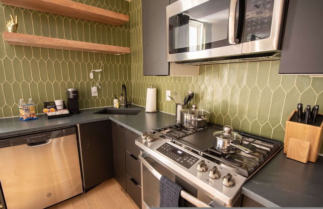 Sosuite NEW 2BR Apt w W D Split Level - Foto 9