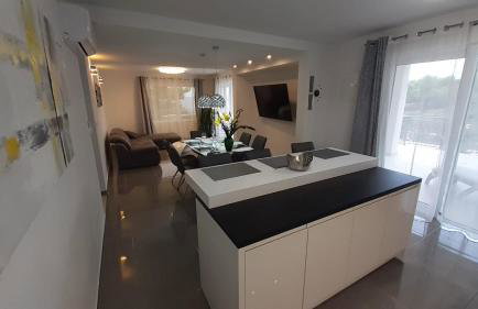 HOLIDAY HVAR lux - Photo 27