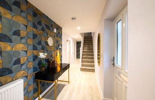 Richmond Cottage - Brand New 4BR Holiday Home, just 3 minutes from the beach with Pool Table and Free Parking - Foto 11