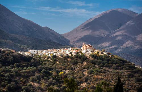 The Lookout in Mirsini - Roof Terrace - AC - WIFI - Foto 27