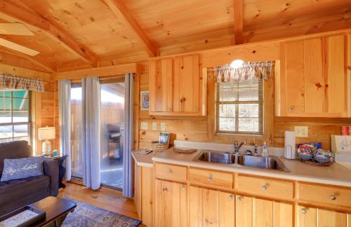 Pet-Friendly Damascus Cabin with Deck and Mtn Views! - Foto 11
