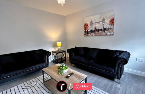 Spacious 4 Bedroom House for 8 Guests Ideal for Families and Contractors, WIFI and Free Parking - Foto 5